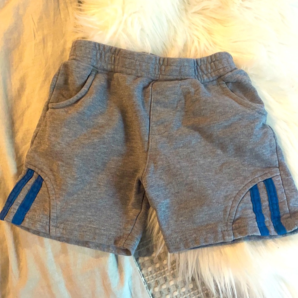 Le Top grey & blue 100% cotton sweat shorts. Size 3T boys, EUC *1